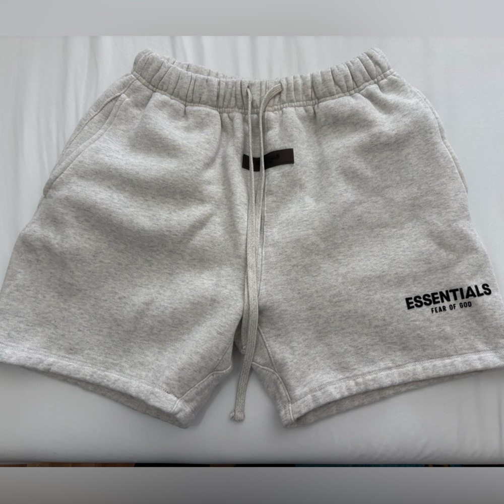 2022
Fear of God Essentials Sweatshort
'Light Oatmeal'